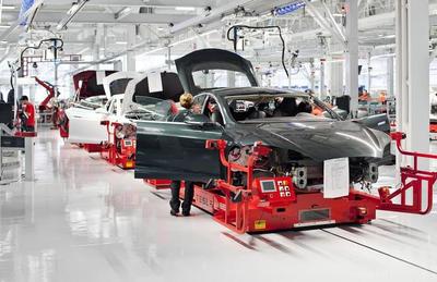 馬斯克公開反駁汽車工人聯合會 特斯拉工廠待遇優越，無需工會介入
